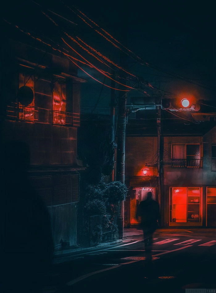 住宅地、赤信号と赤い照明の店舗。黒い人影(一部にAI使用)